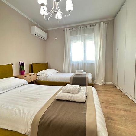 Eja Apartment 3 Tirana Exterior photo